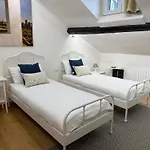 Sunny 2br Penthouse Near Milan