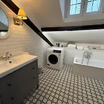Sunny 2br Penthouse Near Hébergement de vacances Milan