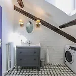 Sunny 2br Penthouse Near *