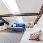 Sunny 2br Penthouse Near *