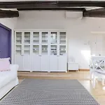 Hébergement de vacances Sunny 2br Penthouse Near
