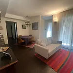 Dom wakacyjny Luxury Close To Citylife, Metro & Dining Mediolan