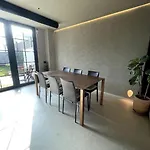 Modern Canal-side Loft With Private Garden Apartment