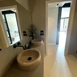 Modern Canal-side Loft With Private Garden Apartment *