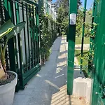 Apartment Modern Canal-side Loft With Private Garden Mailand