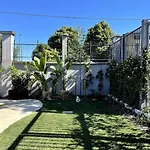 Modern Canal-side Loft With Private Garden *