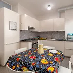 Brand New And Close To Downtown! Lejlighed