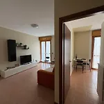 아파트 Spazio Breda - Free Parking, Private Garage, Metro M1, Balcony, 4 Guests *