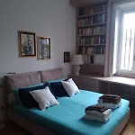 Casa Mari - Free Secure Parking, Breakfast, Private Bathroom, Wifi, Garden, Aircon, 5 Min Walk To Metro And Train Station ميلان