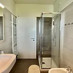 Giax Tower Premium Modern Milanese Flat With Gym Pool View & Box Apartamento Milão