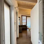 Dingo's House - 5 Minutes From M3 דירה *