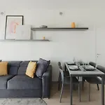 شقة Gohost - Modern And Bright With Terrace And Balcony ميلان
