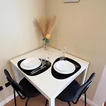Spazio Breda - Free Parking, Private Garage, Metro M1, Balcony, 4 Guests 밀라노