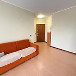 Spazio Breda - Free Parking, Private Garage, Metro M1, Balcony, 4 Guests 아파트 *