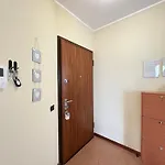 Spazio Breda - Free Parking, Private Garage, Metro M1, Balcony, 4 Guests 아파트 밀라노