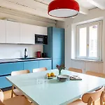 Large & Comfy - A Few Steps From The Duomo Apartman