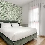 Limehome Park Towers *