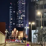 Bilocale Moderno Centrale-isola-garibaldi, 4 Posti, Wifi Veloce, Metro A 2 Minuti