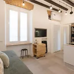 Bricks & Beams In The Key Area Of Milano