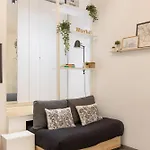 Tiny & Tidy In The Key Area Of Apartament