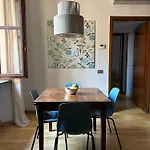 شقة Claire Suite - Comfortable Apartment Near Citylife & Metro ميلان