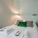 Bazzi, 49 - Bocconi * Milano