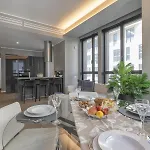 Apartment San Babila Duomo View With Shared Rooftop Terrace