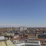 Apartment San Babila Duomo View With Shared Rooftop Terrace