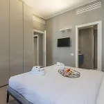 Apartment San Babila Duomo View With Shared Rooftop Terrace Milan