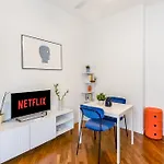Flat With Private Balcony - Close To Life, Corso アパート