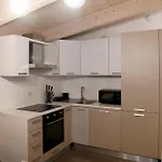 דירה Dingo's House - 5 Minutes From M3