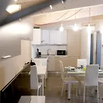דירה Dingo's House - 5 Minutes From M3 *