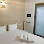 Dingo's House - 5 Minutes From M3 *
