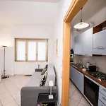 Metro 4 - Grazioso Bilocale Accogliente Apartamento *