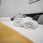 Metro 4 - Grazioso Bilocale Accogliente Apartamento *