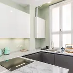 Design Boutique Flat - Refined & Milano