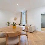 Duomo Prestige-luxury 2br Near Duomo,2 Bathrooms, King Beds, Office & Balcony Appartement Milan