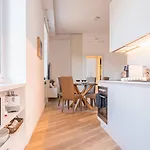Downtown Apartment *