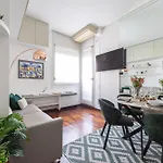 Brera District Bright & Elegant By Rentopolis アパート ミラノ