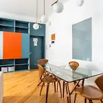 Cozy And Design Close To Rail Station *