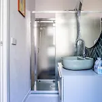 Cozy And Design Close To Rail Station