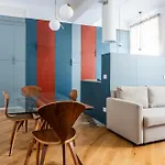 Cozy And Design Close To Rail Station Διαμέρισμα