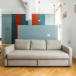 Cozy And Design Close To Rail Station Διαμέρισμα *