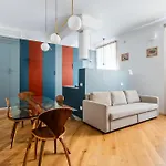 Διαμέρισμα Cozy And Design Close To Rail Station