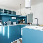Cozy And Design Close To Rail Station Διαμέρισμα