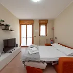 Spazio Breda - Free Parking, Private Garage, Metro M1, Balcony, 4 Guests 아파트 *