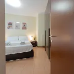 Spazio Breda - Free Parking, Private Garage, Metro M1, Balcony, 4 Guests 아파트 밀라노
