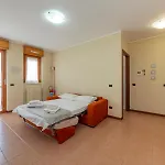 Spazio Breda - Free Parking, Private Garage, Metro M1, Balcony, 4 Guests 밀라노