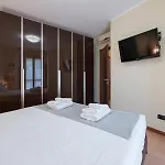 Spazio Breda - Free Parking, Private Garage, Metro M1, Balcony, 4 Guests 아파트 밀라노