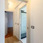 Large With Private Balcony And Workspace アパート *